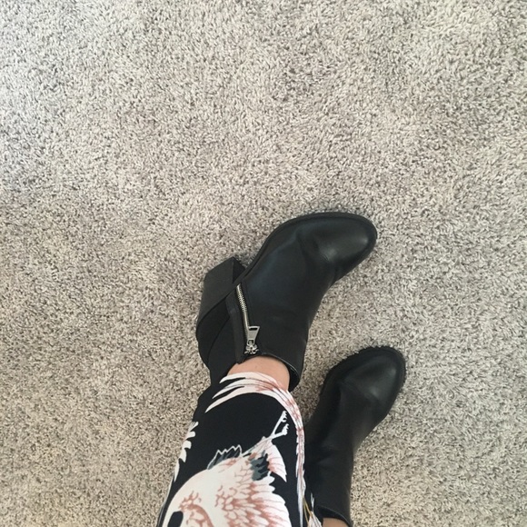 Bershka Black Boots - Picture 5 of 7
